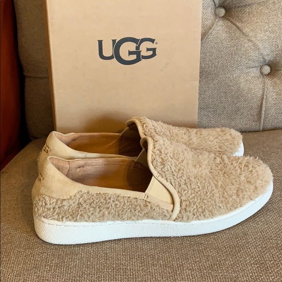 UGG Shoes - 🆕UGG slip on Sneakers